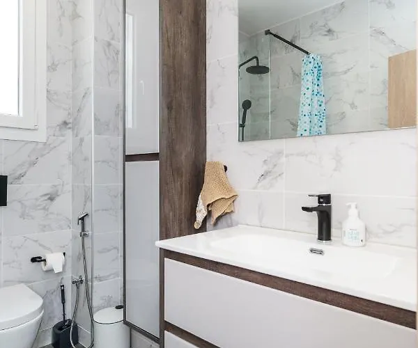C.9 Ivy City_center Apartment *